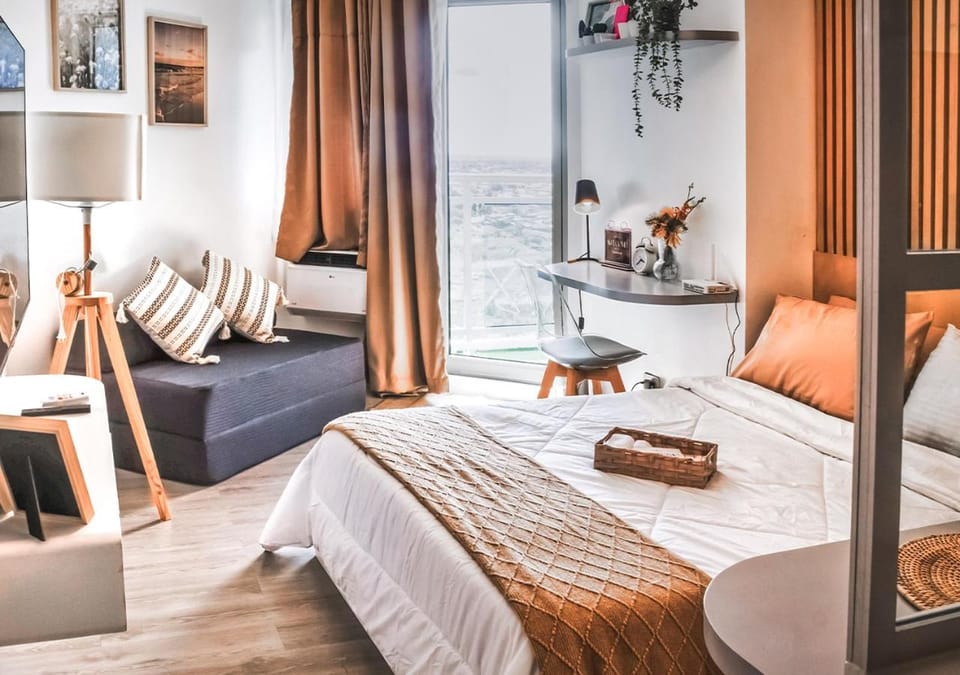 Bed, Living room, Photo of the whole room, Seating area, Bedroom