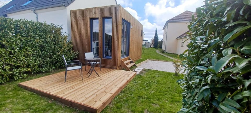 Property building, Patio, Spring, Garden, Balcony/Terrace, Dining area, Garden view