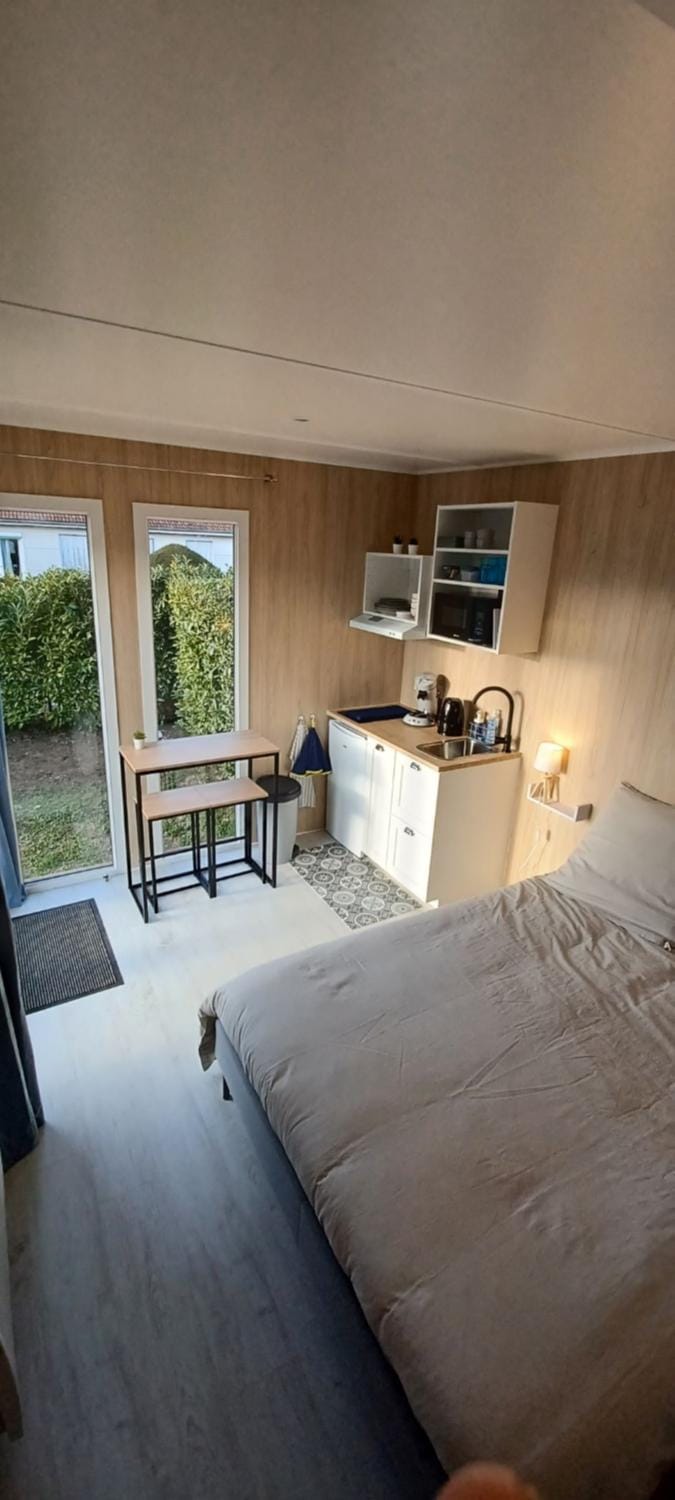 Kitchen or kitchenette, Photo of the whole room, Dining area, minibar