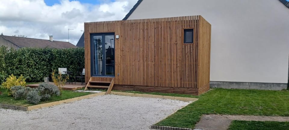Property building, Patio, Garden, Parking
