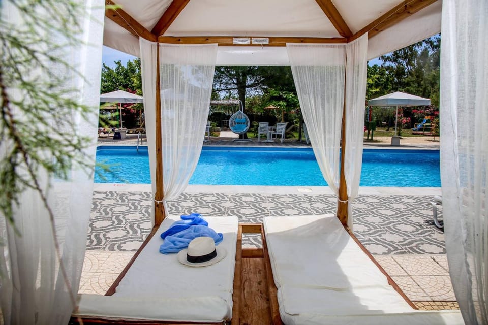 Patio, Day, Swimming pool, sunbed