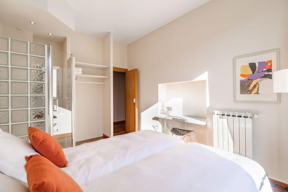 Market Square 2 bedrooms 2 baths AC private garage Apartment in Villefranche-sur-Mer
