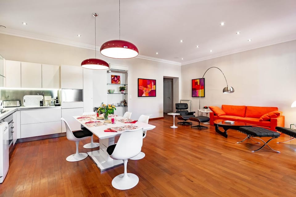 Market Square 2 bedrooms 2 baths AC private garage Apartment in Villefranche-sur-Mer