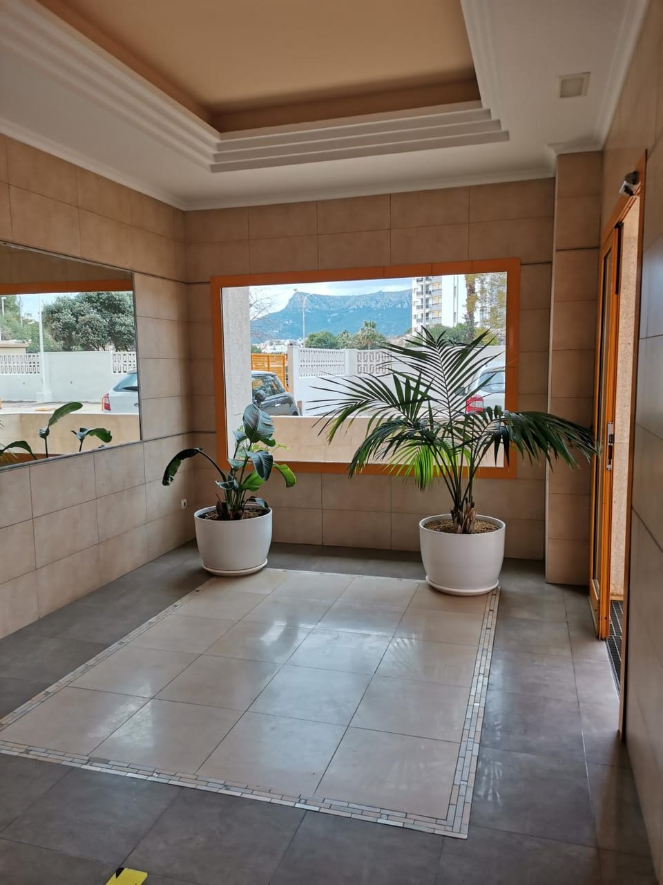 Facade/entrance