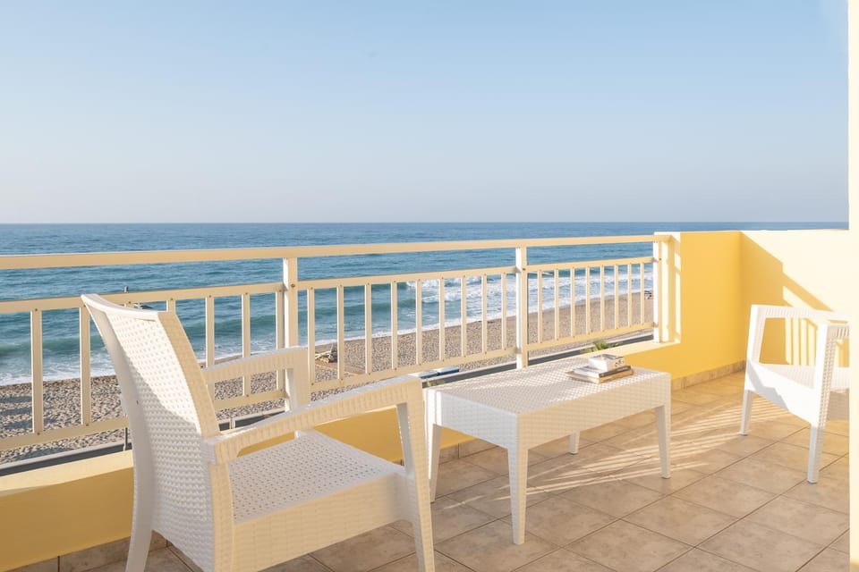 Property building, Balcony/Terrace, Sea view