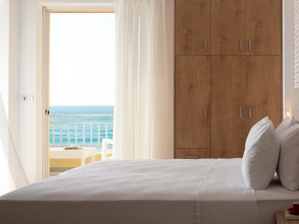 Photo of the whole room, Bedroom, Sea view