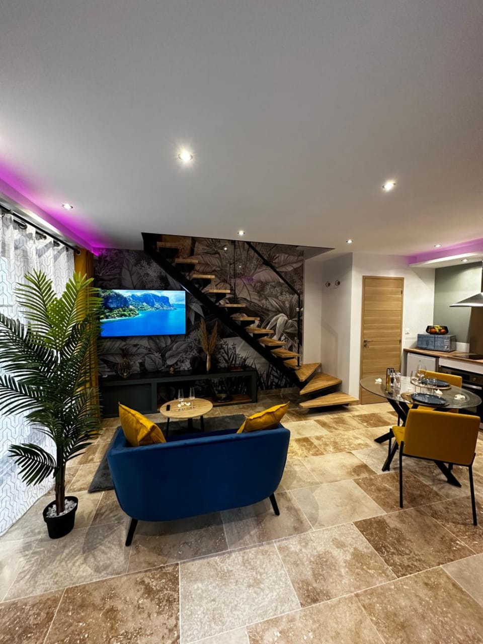 Bulle dore House in Villeneuve-sur-Lot