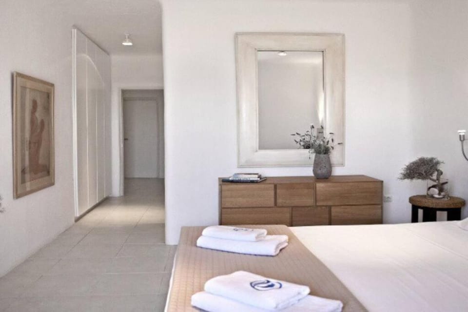 Elegant Seaside Villa, great views, infinity pool, Lia, Mykonos Villa in Decentralized Administration of the Aegean