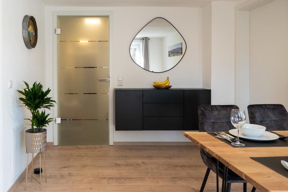 Dining area, Food