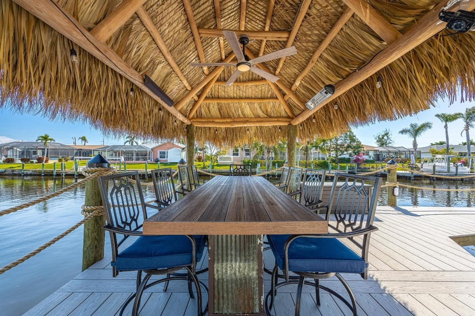 Gulf Access, Heated Pool and Spa, Sleeps 10 - Villa All Decked Out - Roelens Vacations House in Cape Coral
