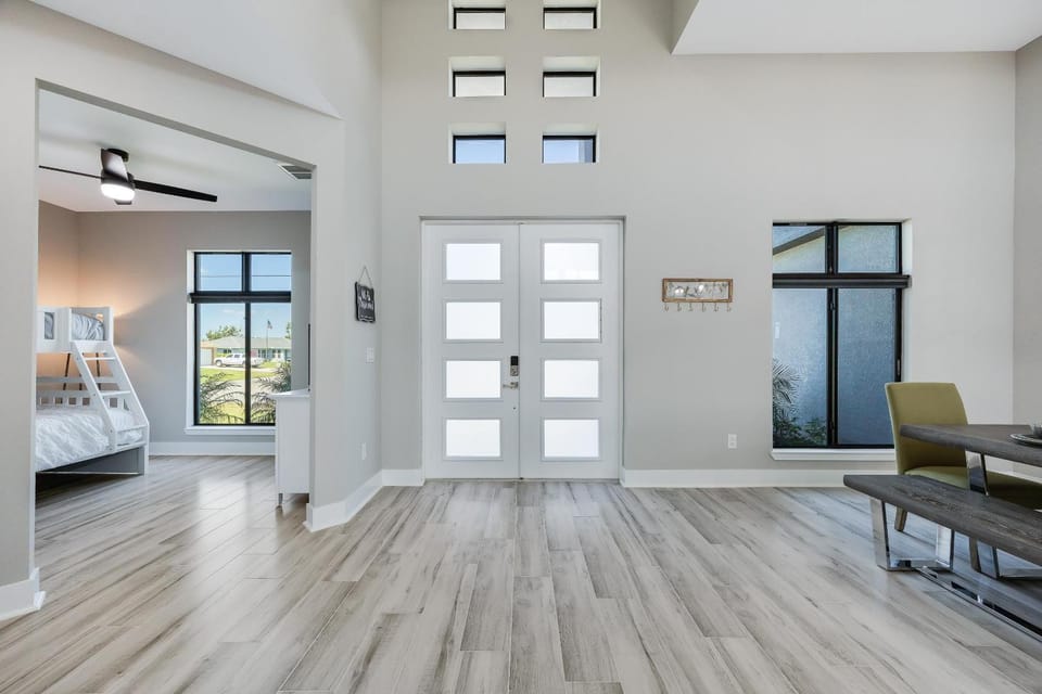Gulf Access, Heated Pool and Spa, Sleeps 10 - Villa All Decked Out - Roelens Vacations House in Cape Coral