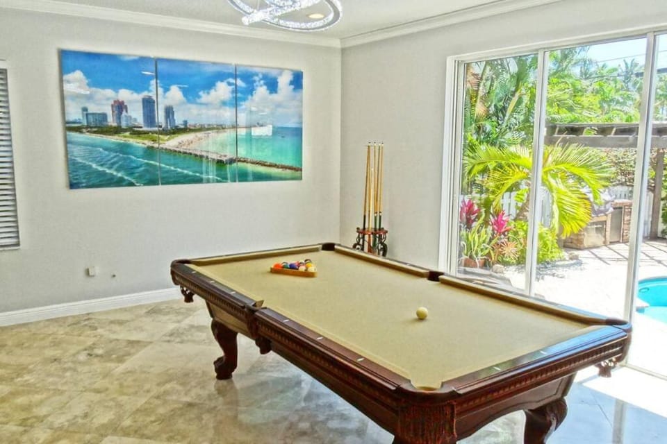 Beach House short walk to beach POOL Villa in Hollywood