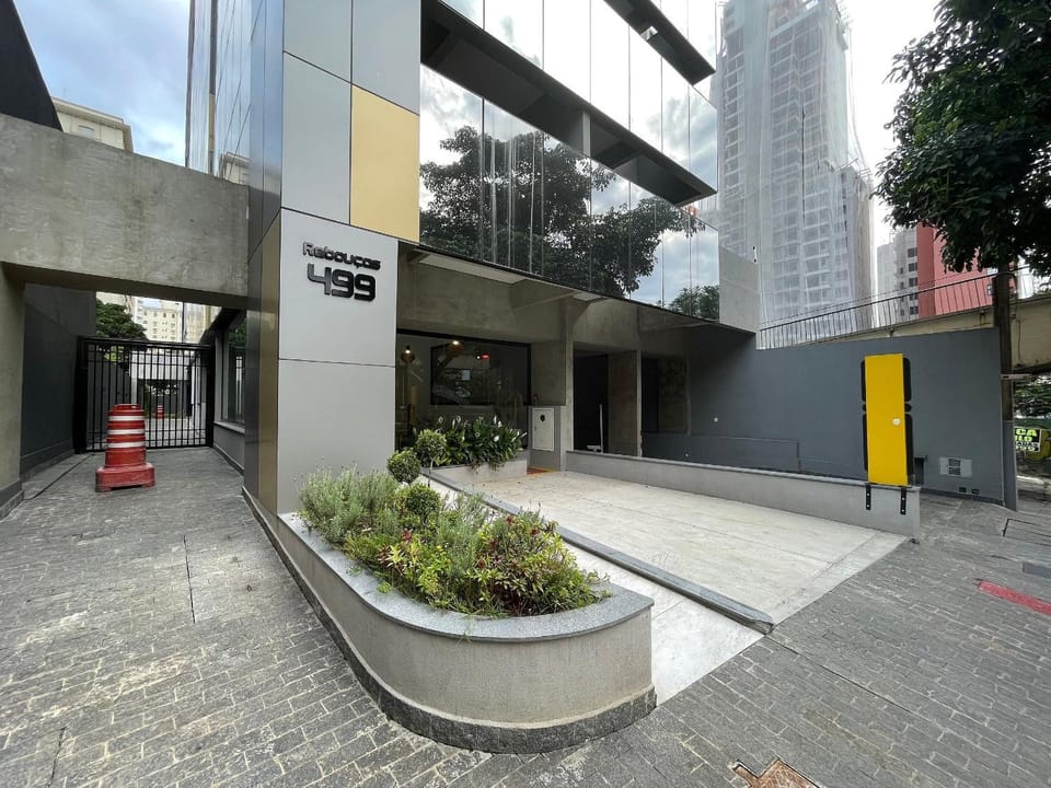 Property building, Facade/entrance, Day