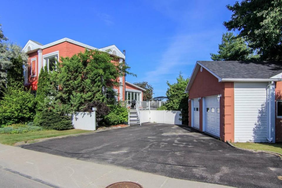 La Perle Rose du Lac-St-Jean House in La Tuque