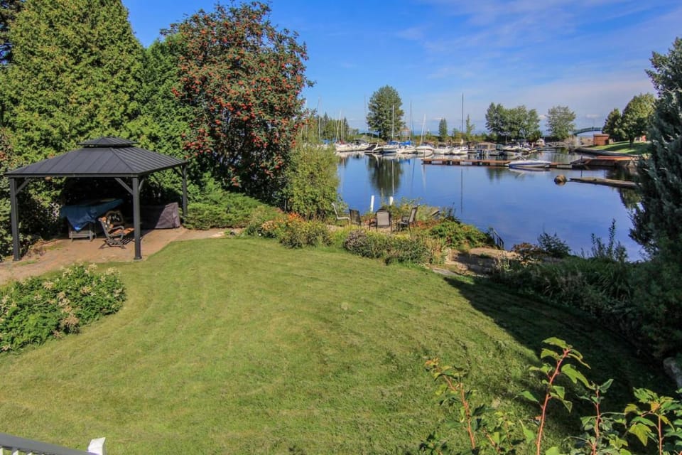 La Perle Rose du Lac-St-Jean House in La Tuque