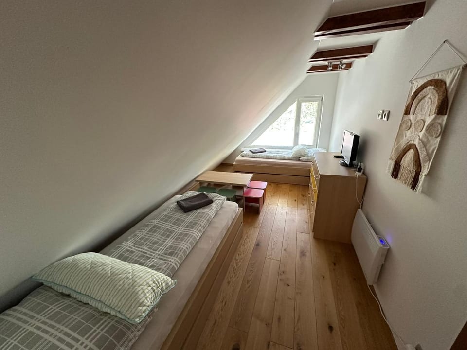 Photo of the whole room, Bedroom