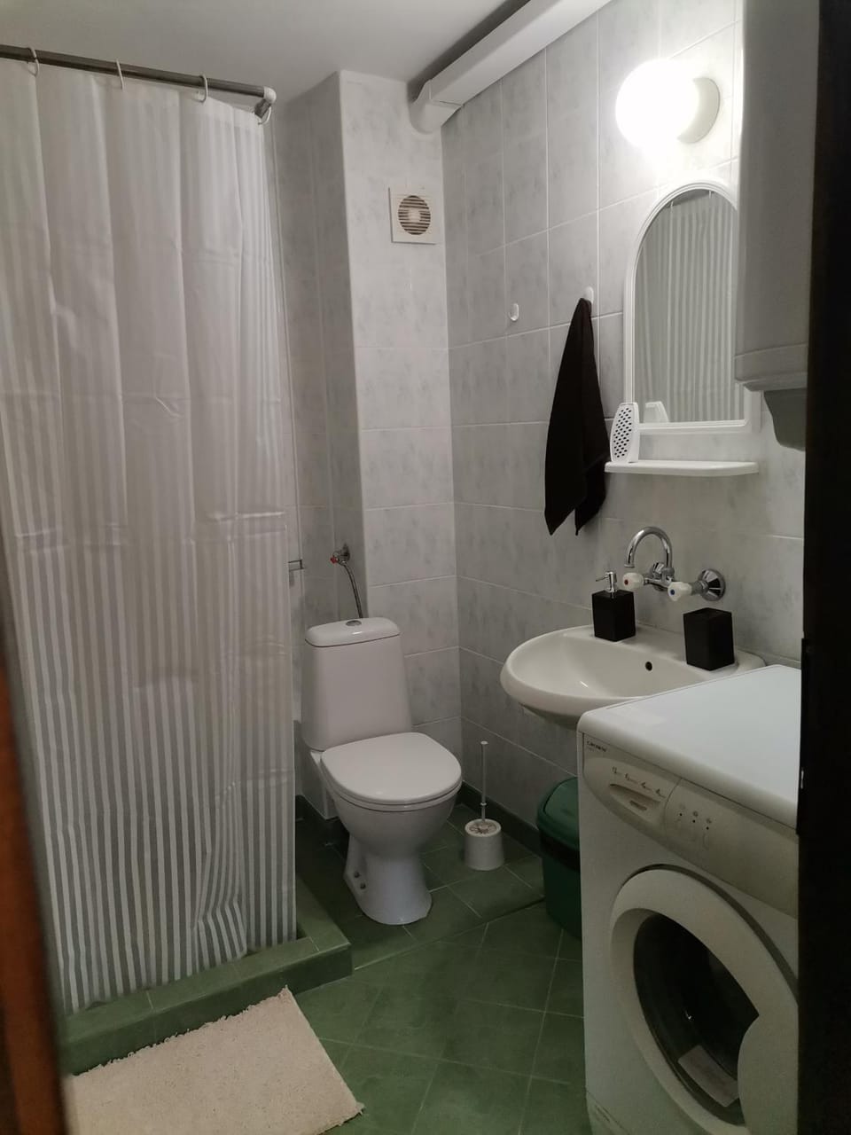 Shower, Toilet, Bathroom, towels