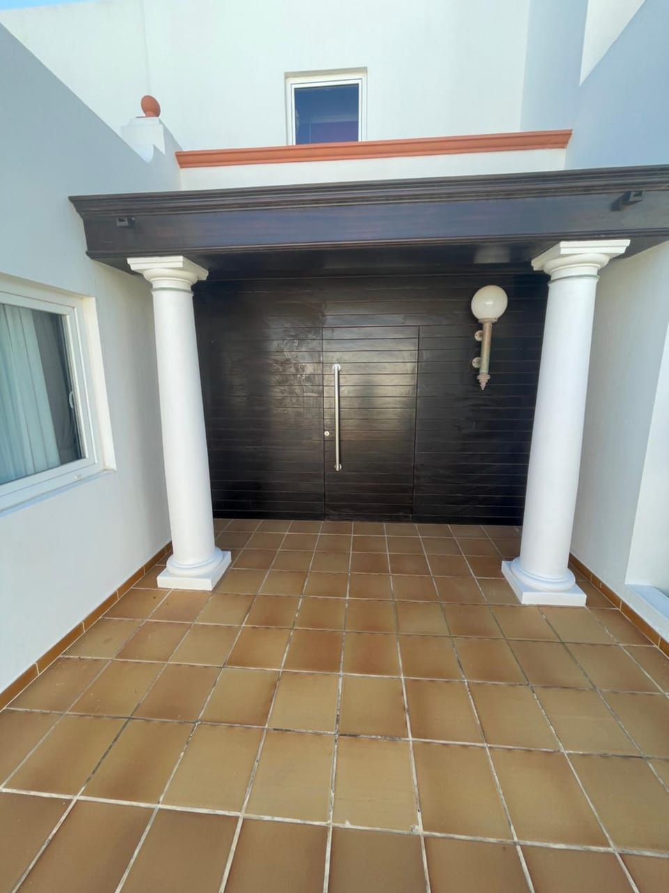 Facade/entrance
