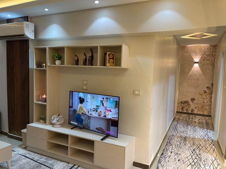TV and multimedia, Evening entertainment