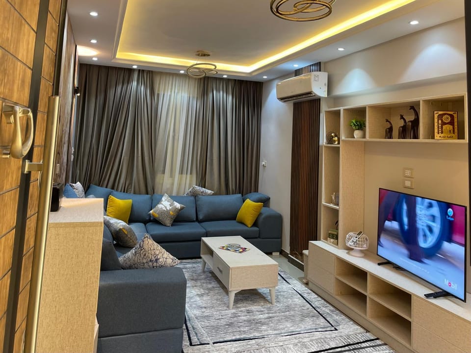 Communal lounge/ TV room, TV and multimedia, Seating area, Evening entertainment
