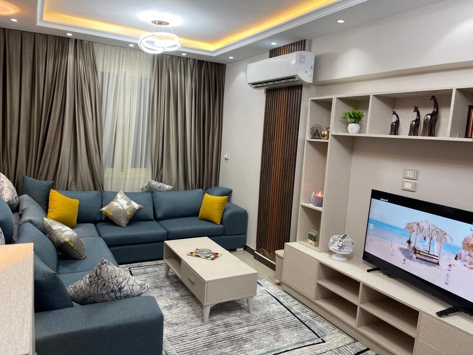 TV and multimedia, Seating area, Evening entertainment, air conditioner