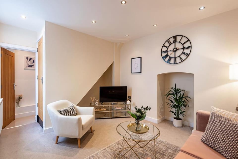 Super Central - Quiet - 2 Bedroom Cottage House in Shrewsbury