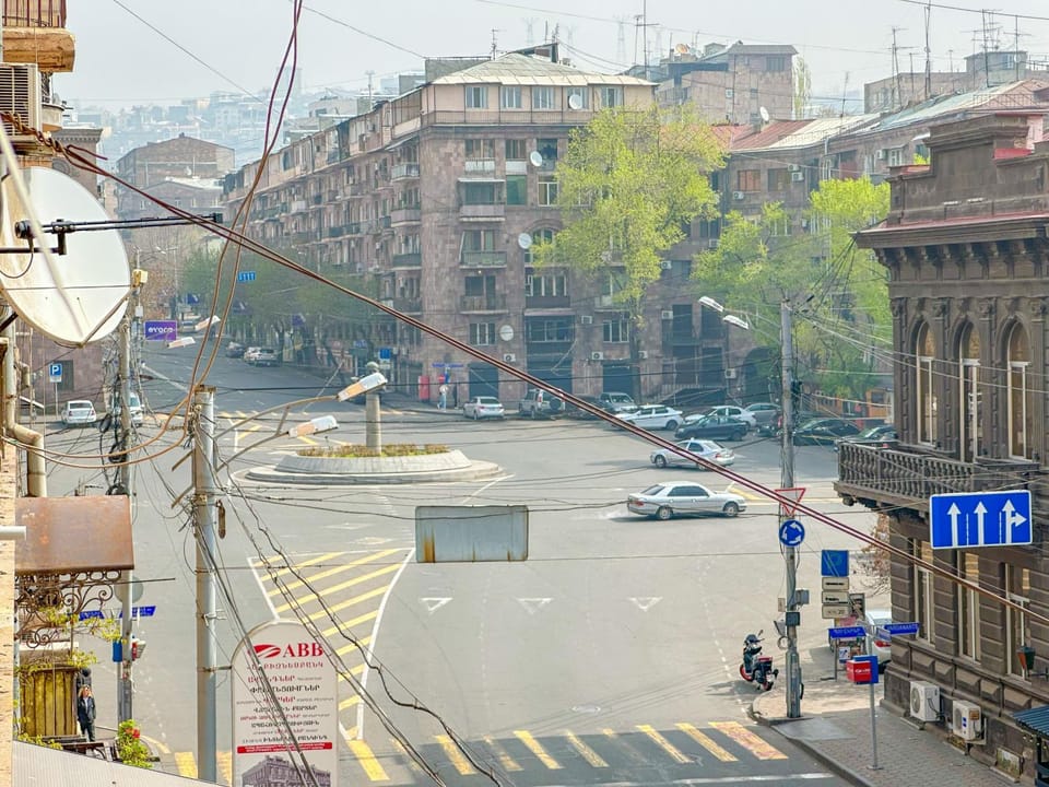 Day, Neighbourhood, City view, Street view, Location