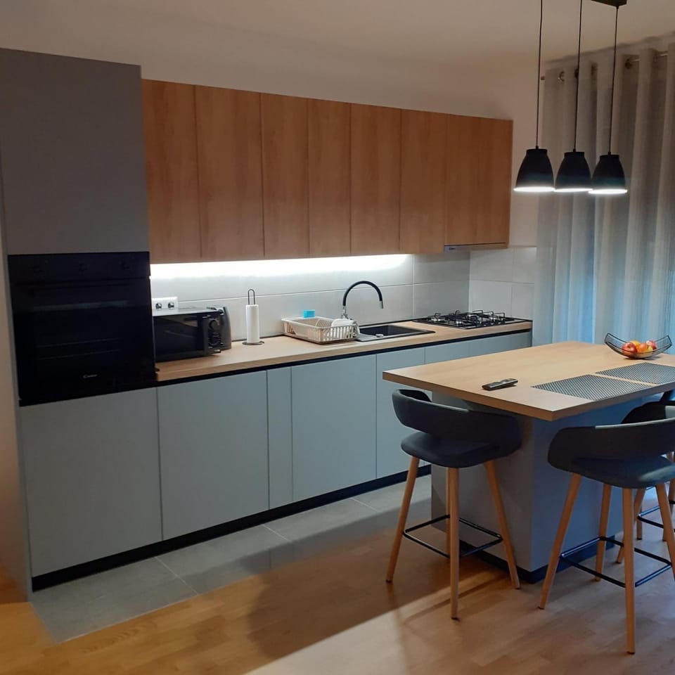 Kitchen or kitchenette, Dining area, minibar, pet friendly, stove