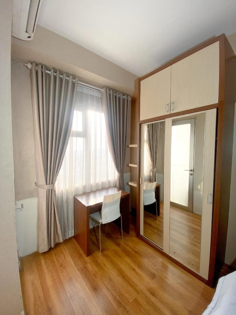 Dining area, wardrobe