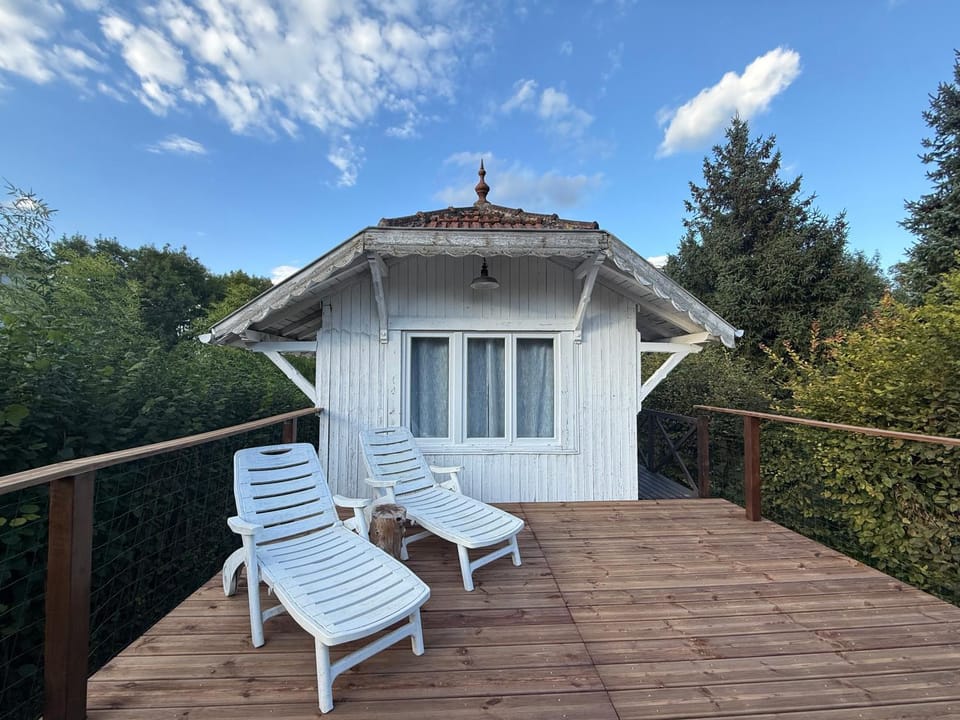 Property building, Garden, Balcony/Terrace