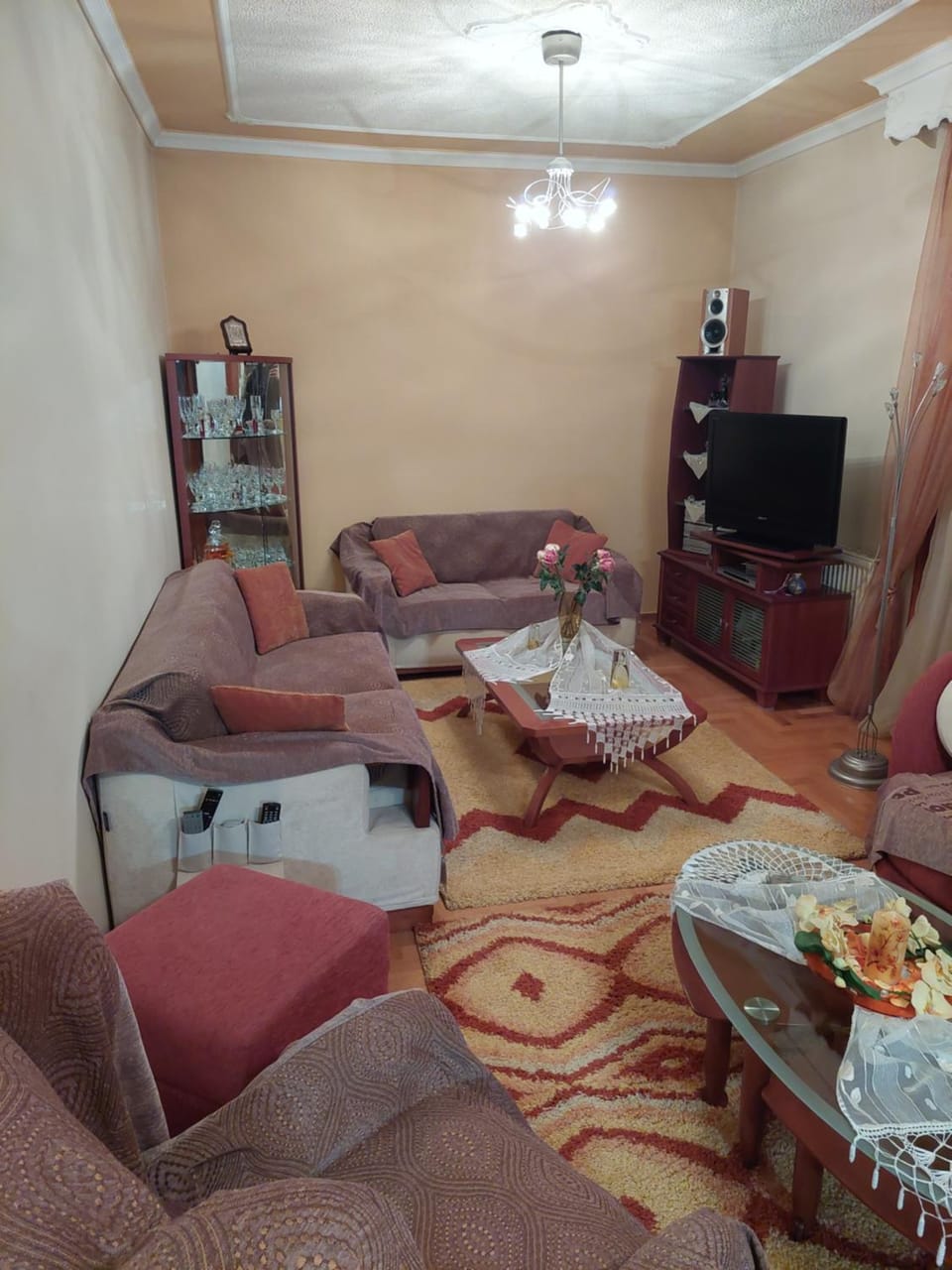 TV and multimedia, Living room, Seating area, Evening entertainment