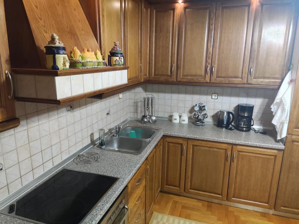 Coffee/tea facilities, Kitchen or kitchenette, pet friendly, stove