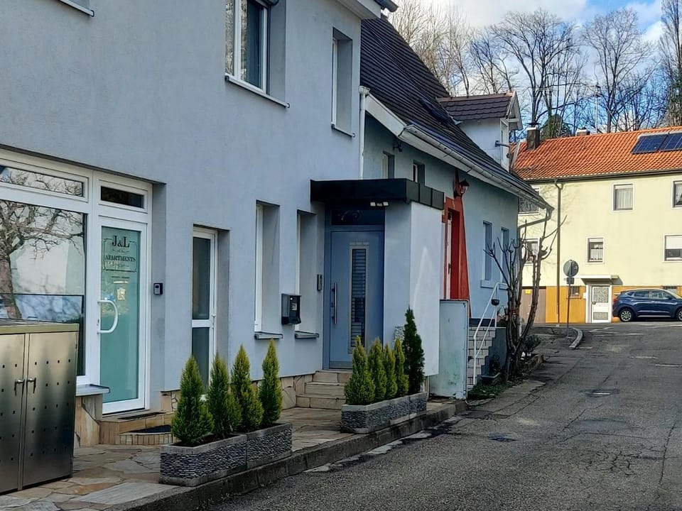 Property building, Day, Neighbourhood