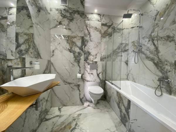 Bathroom, Bath