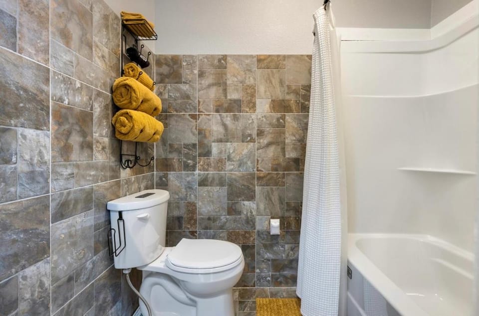 Country Suite Apartment near Lake Fork with Stocked Pond and Walking Trails Apartment in Texas