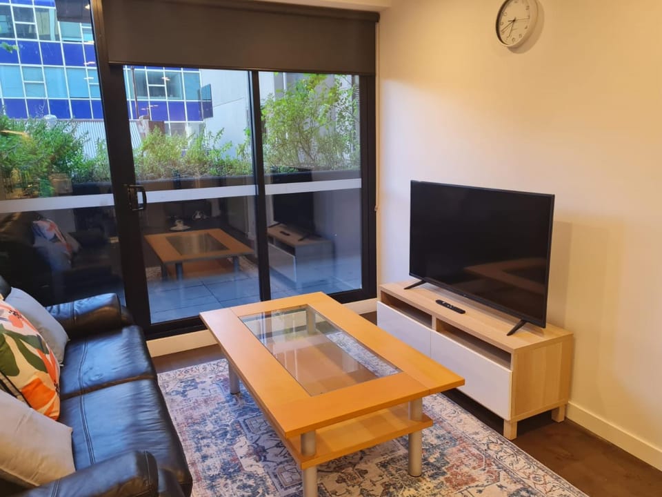 Communal lounge/ TV room, TV and multimedia, Living room, Seating area, Evening entertainment