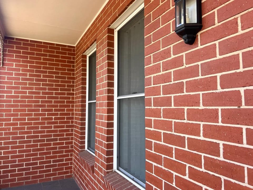 Modern City Townhouse with all the Comforts Apartment in North Wagga Wagga