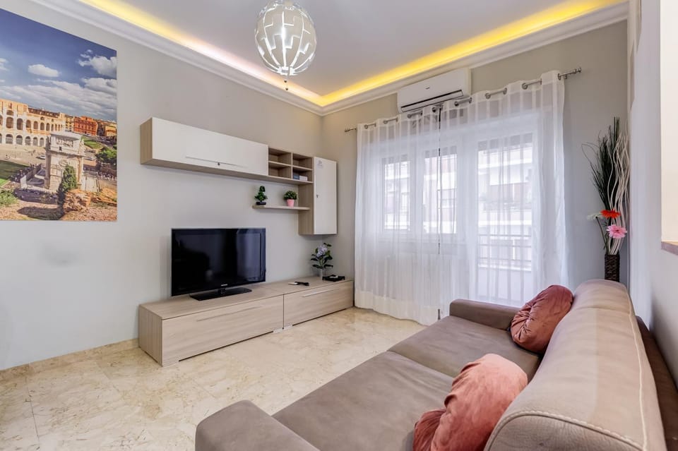 Communal lounge/ TV room, TV and multimedia, Seating area