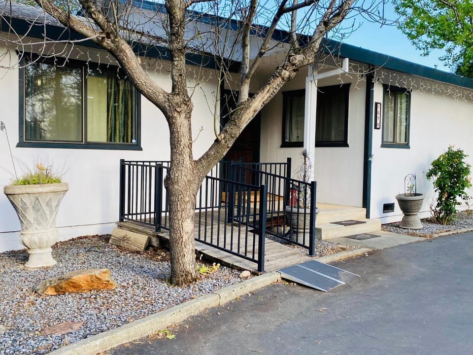 Facade/entrance, acessibility