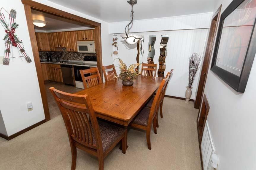 Cozy Seven Springs 1 Bedroom Deluxe Condo Sleeps 4 Apartment in Seven Springs
