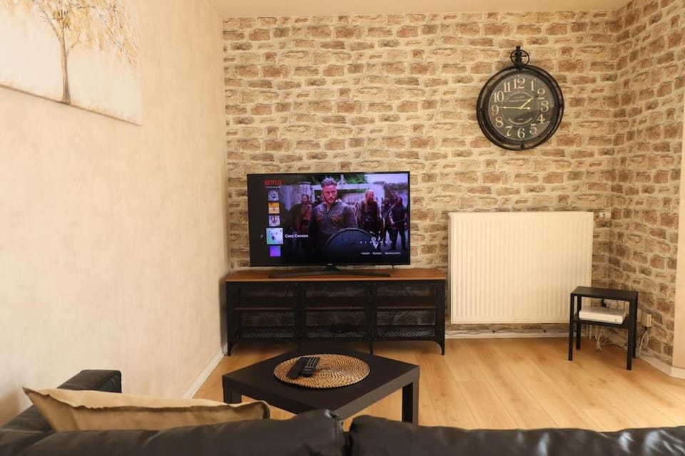 Communal lounge/ TV room, TV and multimedia