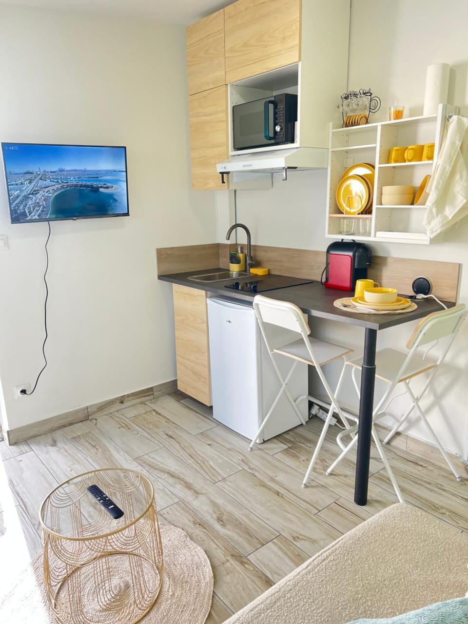 TV and multimedia, Kitchen or kitchenette, Living room, Dining area