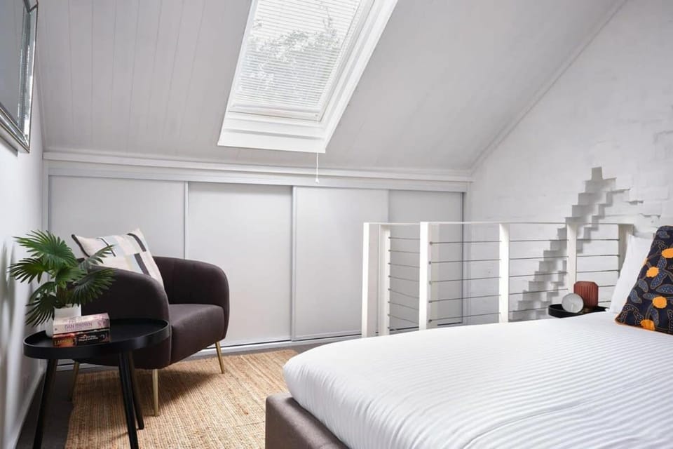 Redfern Classic Terrace - Parking and Balcony House in Sydney
