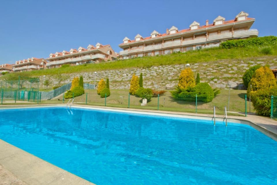 Property building, Day, Swimming pool