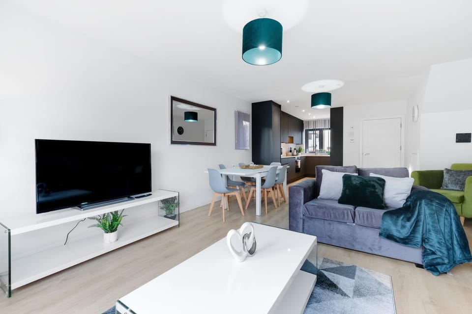 TV and multimedia, Living room, Seating area, Dining area