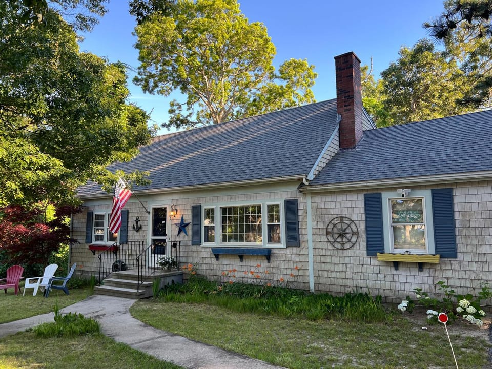 A charm Cape house centrally located close to everything that Cape code offers House in West Yarmouth