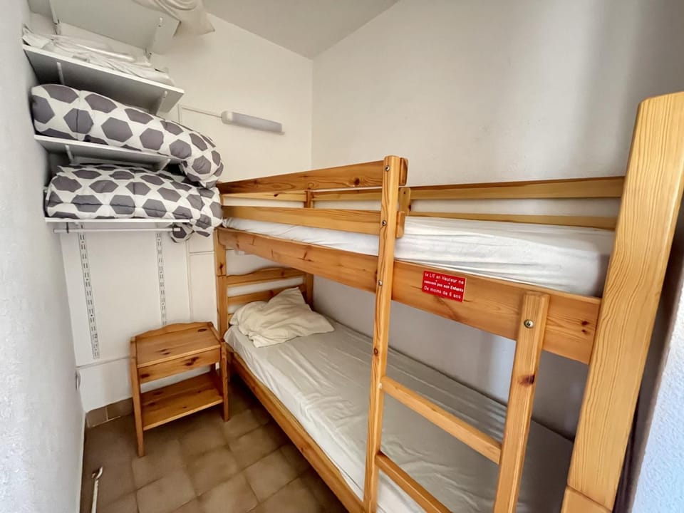 2 pièces cabine proche des plages, parking, clim - FR-1-338-487 Cabin in Occitanie
