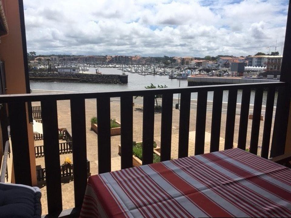 Duplex cosy avec piscine et parking à Capbreton - FR-1-239-870 Apartment in Hossegor
