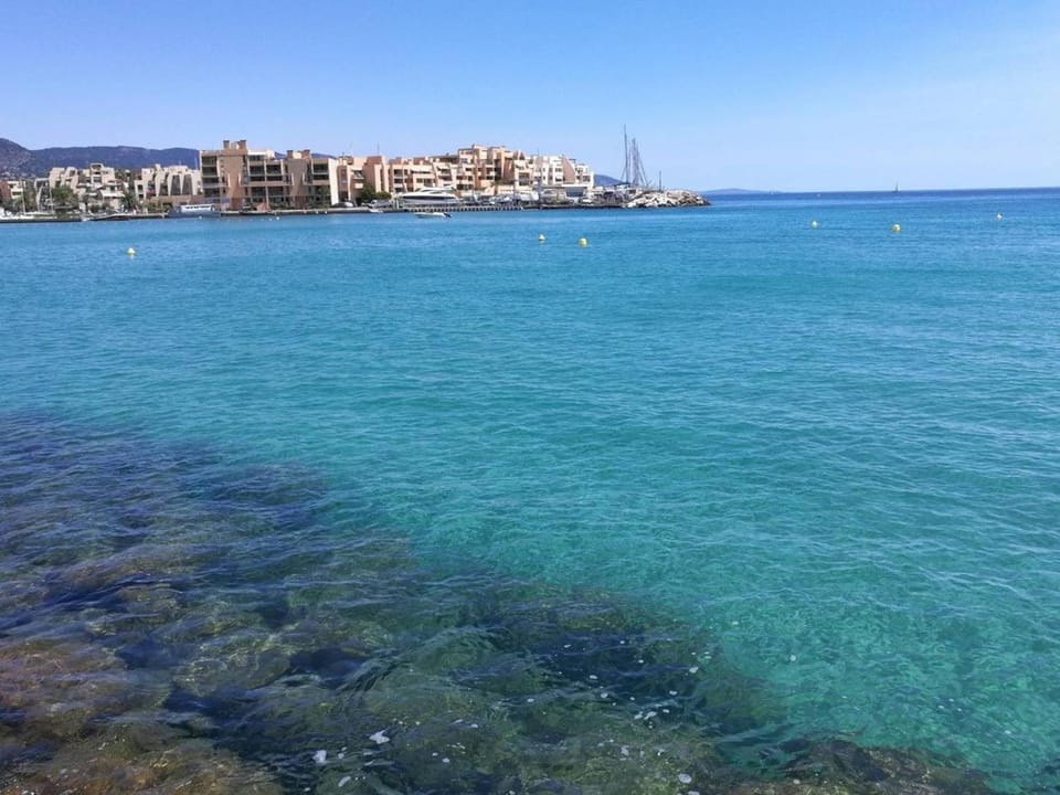 Appartement T2 au cœur de la Favière, terrasse, parking, à 100m de la plage et des commerces - FR-1-251-460 Apartment in Bormes-les-Mimosas
