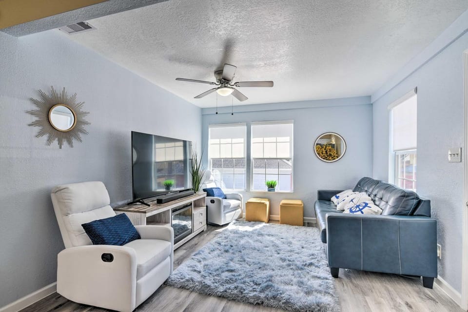 Galveston Retreat w/ Backyard & Patio! House in Galveston Island